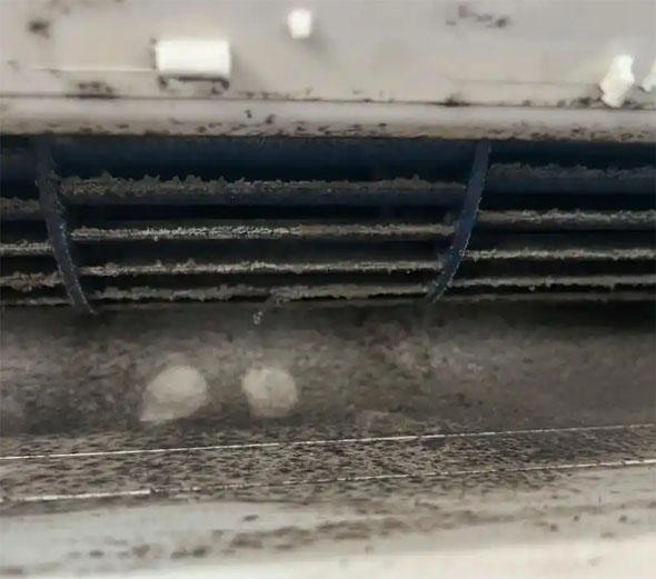 宝坻空调吹的风有股烧焦味是怎么回事